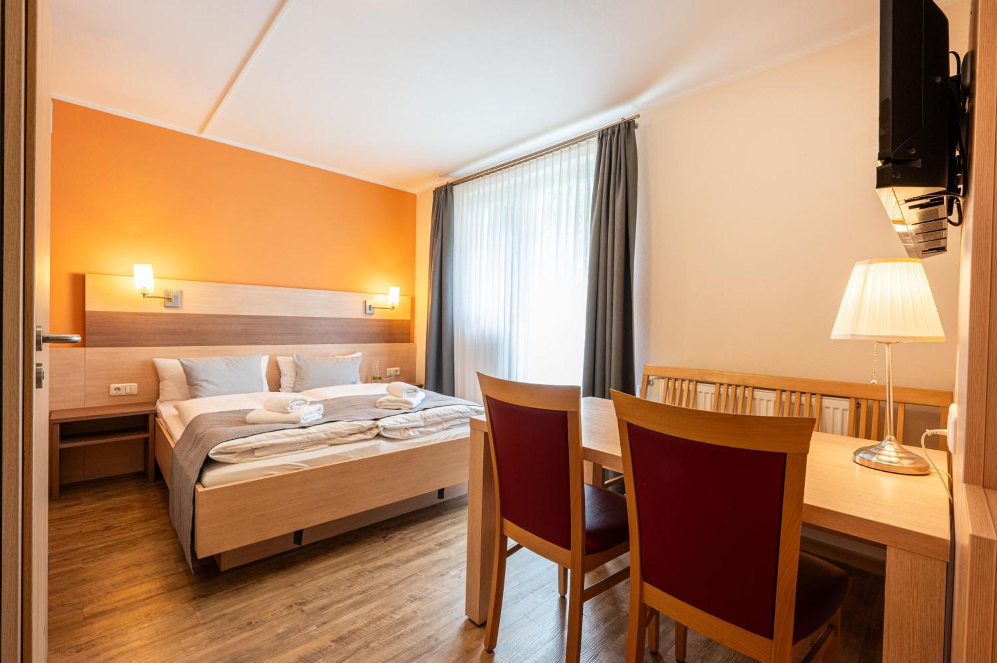 Gaestehaus Zehmerhof Bei Erding * Вальпертскирхен